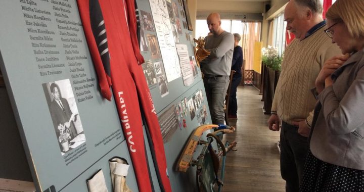 Tukuma ledus hallē atklāj izstādi