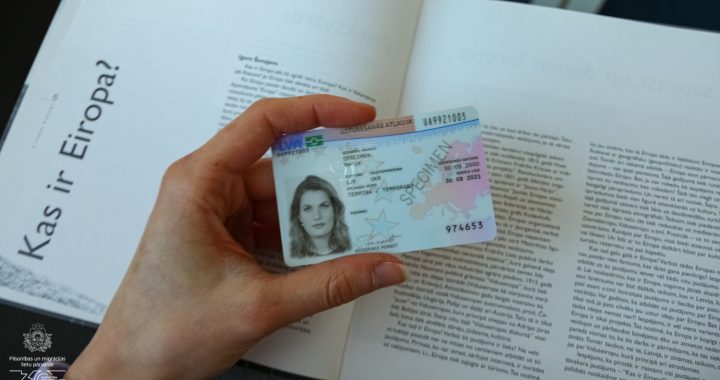 Uz laiku aptur pirmreizējo termiņuzturēšanās atļauju izsniegšanu Krievijas un Baltkrievijas pilsoņiem