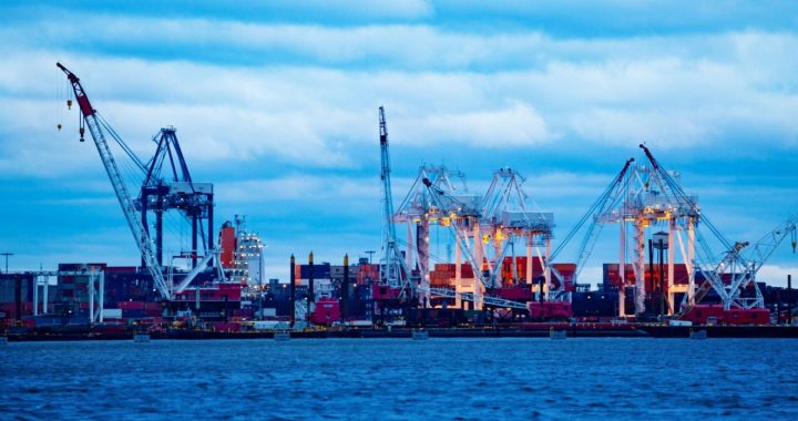 Noslēgusies parakstu vākšana tautas nobalsošanas ierosināšanai par apturēto likumu