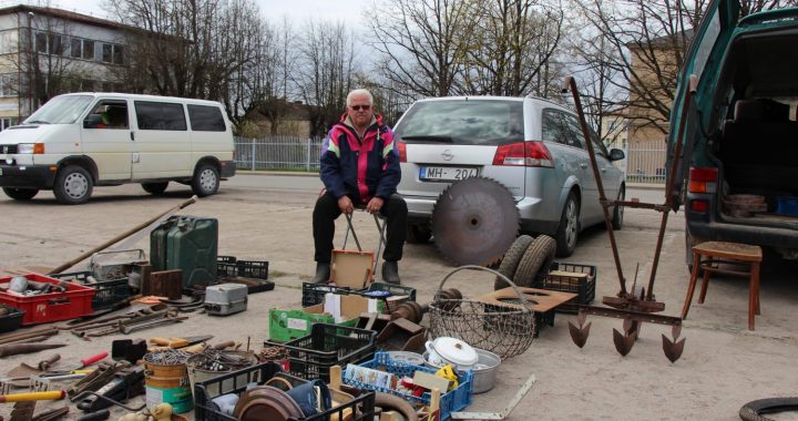 Tukuma tirgū krāmu tirgotāju vietā – stādi