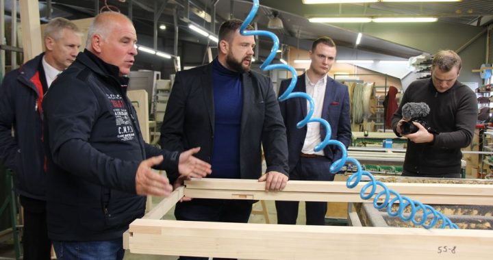 Kariņš paraksta rīkojumu par ekonomikas ministra Jāņa Vitenberga demisiju