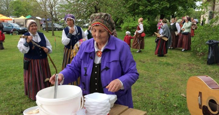 Vakartirgus Pūrē /FOTO/