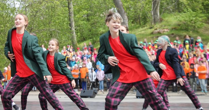 Kandavā dzied un dejo 27. maijā