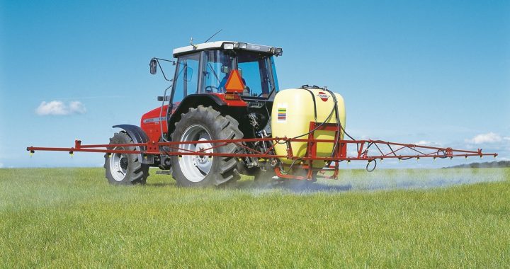 Smārdes pagastā uz ceļa apgāžas miglotājs