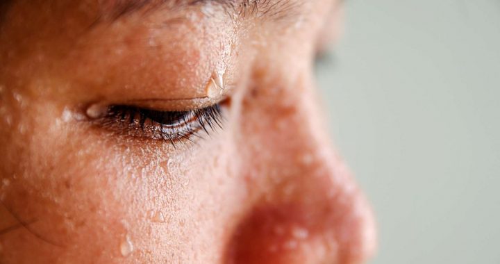 Četri mīti par pastiprinātu svīšanu un kad meklēt speciālista padomu