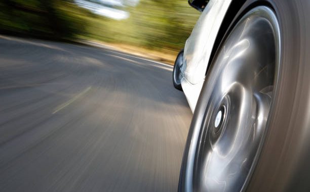 Turpmāk maksimālais braukšanas ātrums ir 90 kilometri stundā