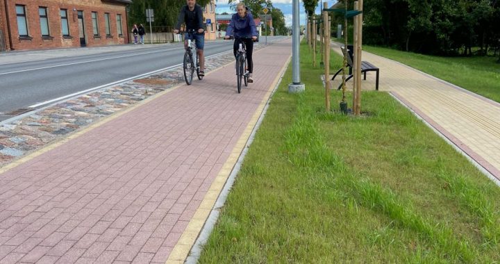 Velosipēdists uz ceļa. Autovadītāji iecietīgi, gājēji – neprognozējami