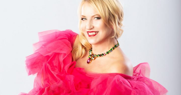 Dziedātāja Olga Rajecka ar jubilejas koncertprogrammu  viesosies Kandavā, Ozolāju estrādē