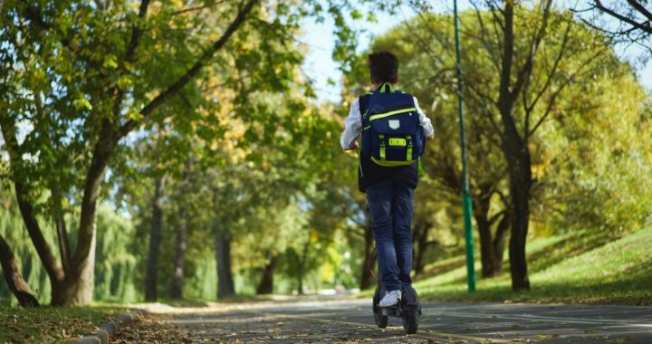 Pieaug uz elektroskrejriteņiem gūtu smagu traumu skaits pusaudžiem