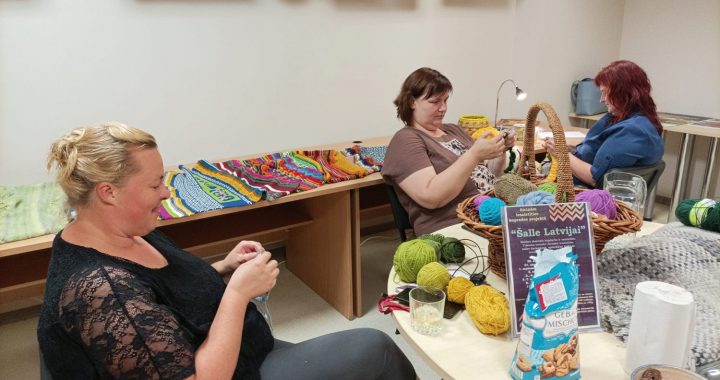 Arī Tukuma novadā ada šalli Latvijai