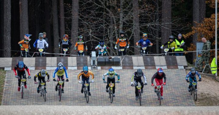 BMX sezonu noslēdz ar medaļām