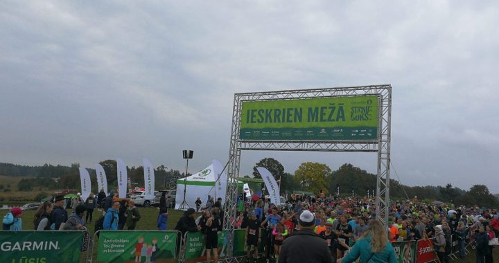 ‘Stirnu buks’ lec Lielajā ciemā/Foto un video/