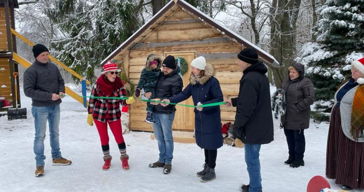 Irlavā atklāts Pasaku namiņš