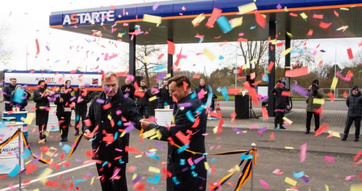 Tukumā, Lauktehnikā atklāj atjaunotu degvielas uzpildes staciju