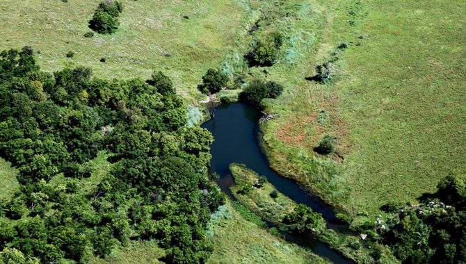 Dambji jānojauc prātā un upēs