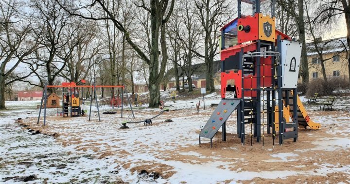 Atjaunots spēļu laukumiņš Jaunpilī