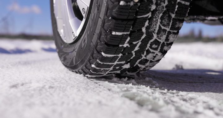 Autovadītāju ievērībai: brīvdienās apgrūtināta braukšana pa ceļiem ar grants segumu