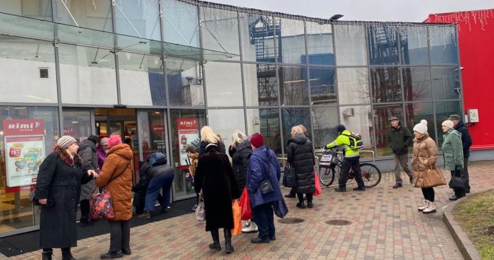 Tukumā, no Pasta ielas «Rimi» – avārijas evakuācija/Papildināts 15.10/