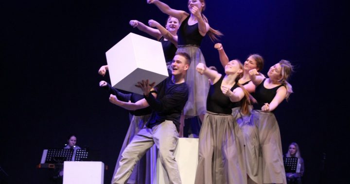 Dejas balvai nominē «Demo» dejas izrādi «Mēs»