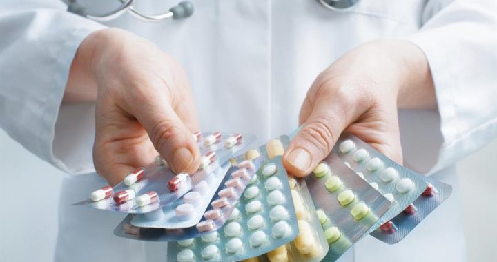 Par bērniem paredzētu antibiotiku un ibuprofēna pieejamību Latvijā