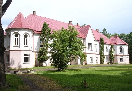 Deputātu vairākums mazo skolu reorganizāciju noraida