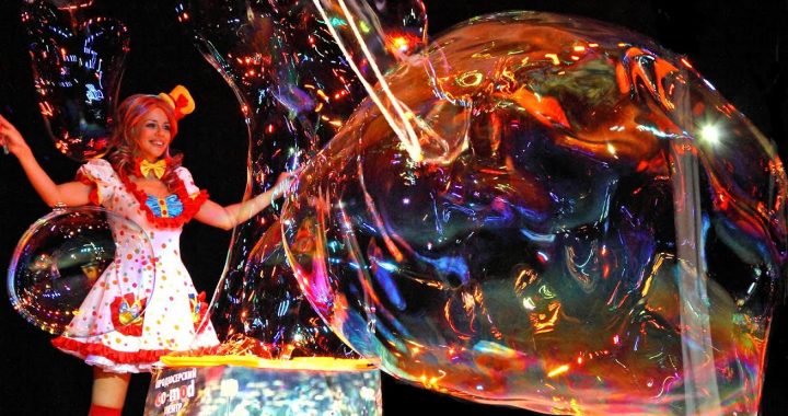 Cirka izrāde visai ģimenei «Apkārt zemeslodei» Tukumā