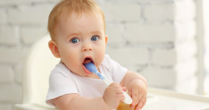 Kad un ar ko sākt mazuļa piebarošanu?