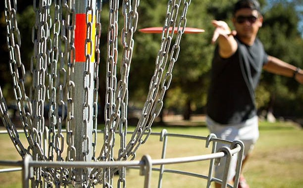 Diskutē par disku golfu Tukumā