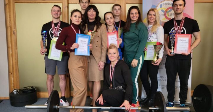 Kandavas Fitnesa centrā noslēdzies Latvijas čempionāts dekaliftingā 