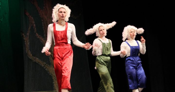 ‘Knifiņam’ pirmizrāde. Iestudējumu būs iespēja noskatīties arī Lieldienās