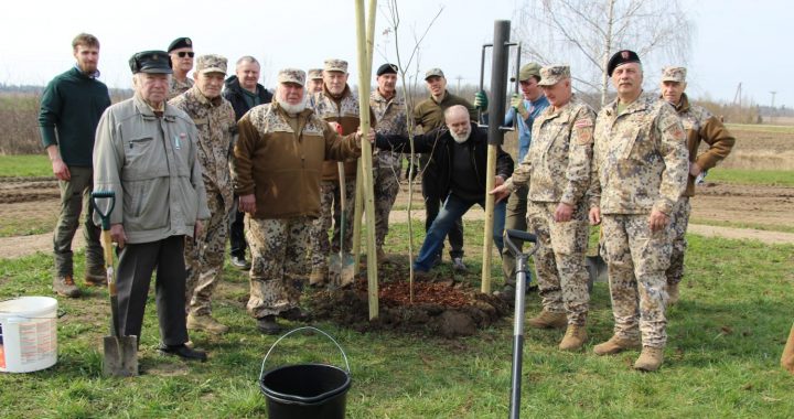 Lestenē veido Piemiņas parku