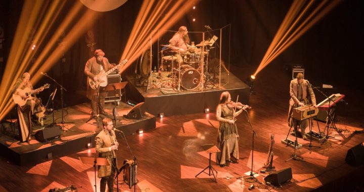 Muzikālā apvienība «RAXTU RAXTI»  ar koncertu viesosies Kandavas Ozolāju estrādē