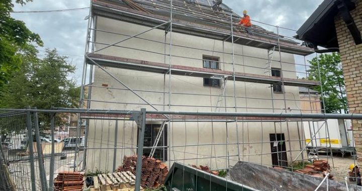 Maina Pils torņa jumtu