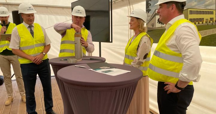 Tukumā iemūrē kapsulu topošajai rūpnīcai