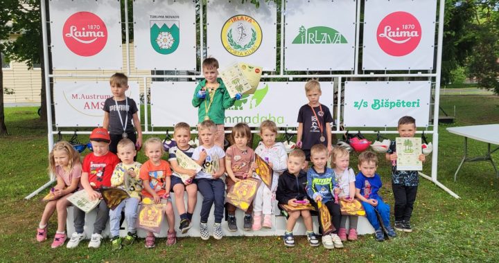 Kad lieli un mazi velomīļi tiekas Irlavā/FOTO/