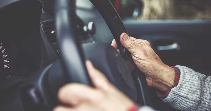 Piedzēries un zaudē auto