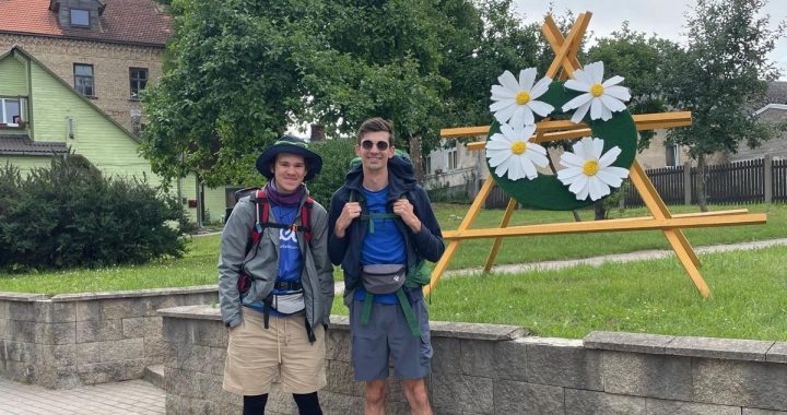 Tukuma novadu šobrīd šķērso jaunieši, kuri aicina ziedot bērnu atbalstam