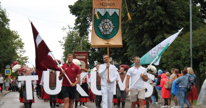 Atrodi sevi Rožu svētku gājienā 2023!