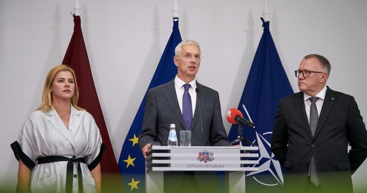 Premjers atkāpjas un norāda, ka nepieciešama dinamiskāka valdība