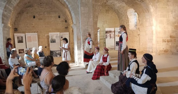 Francijā jau otrā Tukuma muzeja izstāde par Sibīrijā rakstītajām vēstulēm uz bērza tāss