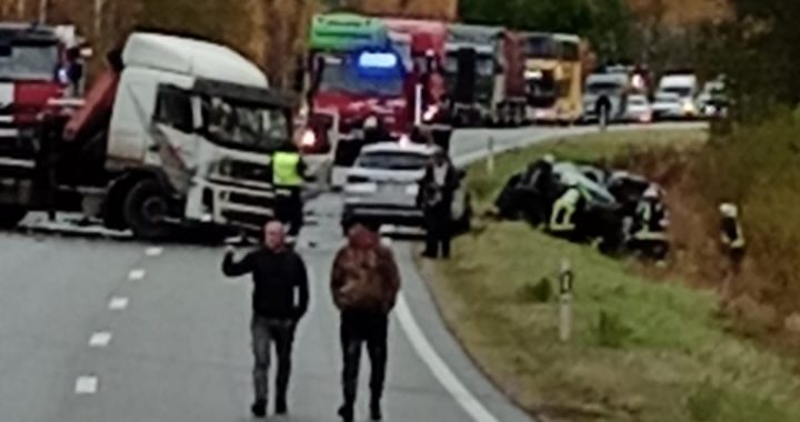 Ceļu satiksmes negadījums uz šosejas. Satiksme bloķēta/Papildināts 16.15/