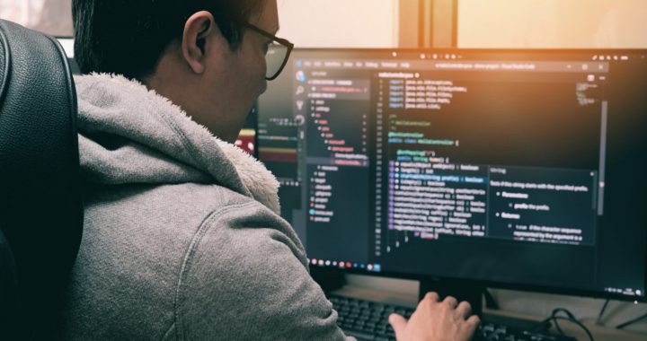Augsts pieprasījums un lielas algas: kļūsti par programmētāju!