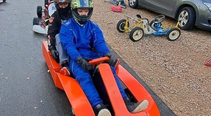 Tukumniekiem veiksmīgs sezonas noslēgums minikāru sacensībās