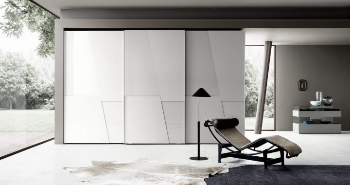 Kas ir walk-in garderobes un kā tās iekārtot?