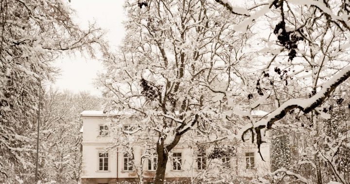 Atdzimstošās Zentenes pils saimnieki aicina uz svētkiem Otrajos Ziemassvētkos