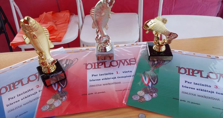 Irlavā aizvadītas zemledus makšķerēšanas sacensības/foto/