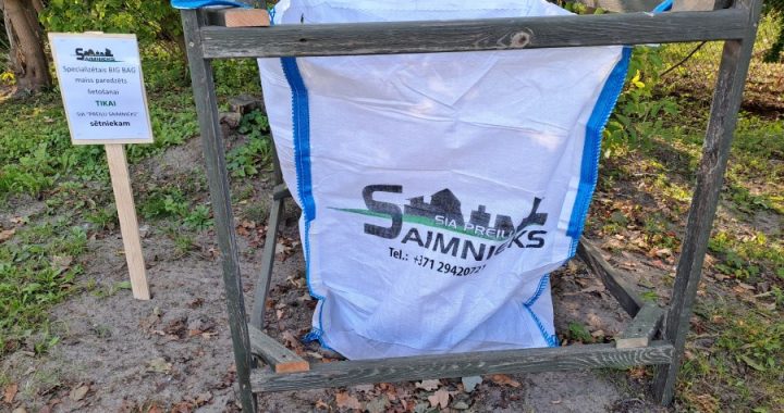 Lapu komposts bagātina pilsētas puķu dobes