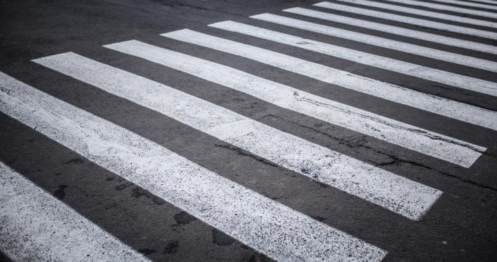 Tukumā – negadījums un gājēju pārejas