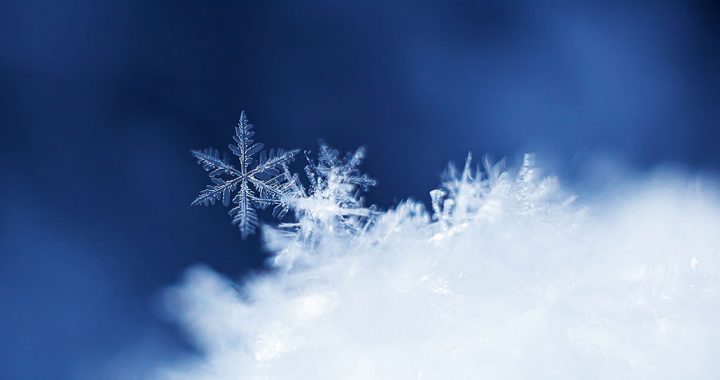 Ziema atgriezusies! Brīdina par slideniem ceļiem