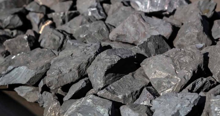 Saeima atbalsta mangāna rūdas iekļaušanu sankcionēto preču sarakstā